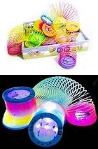 Пружинка-радуга с подсветкой. В ассортименте. Диаметр: 7,5 см. В коробке 12 шт, продаются поштучно. 