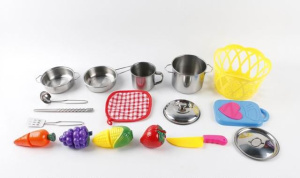 Набор посуды с продуктами /ПОМОГАЮ МАМЕ-4/ (14см*14см*9см,17 предметов, в сетке) (Арт. 1445553)